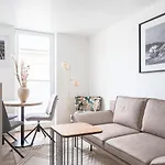 Johouse Apartment 15